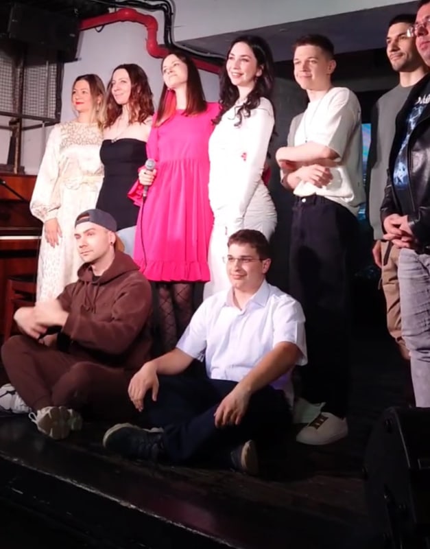В центре Москвы на Таганке прошёл концерт учеников вокальной студии OnVocal. На одной сцене выступили вокалисты разных возрастов и уровней подготовки.